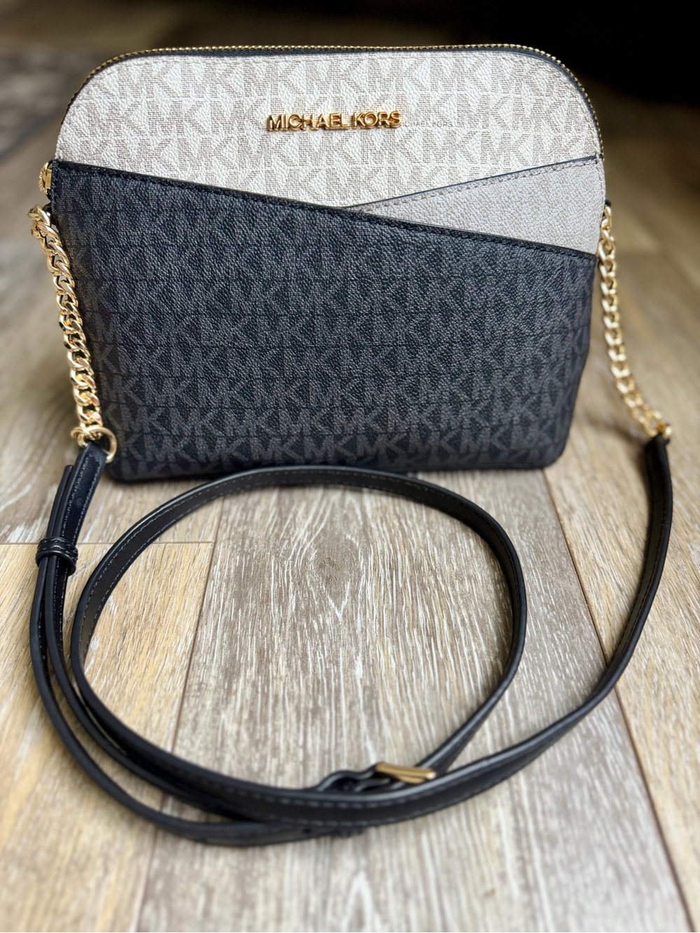 Michael Kors Crossbody Bag — FREE SHIPPING